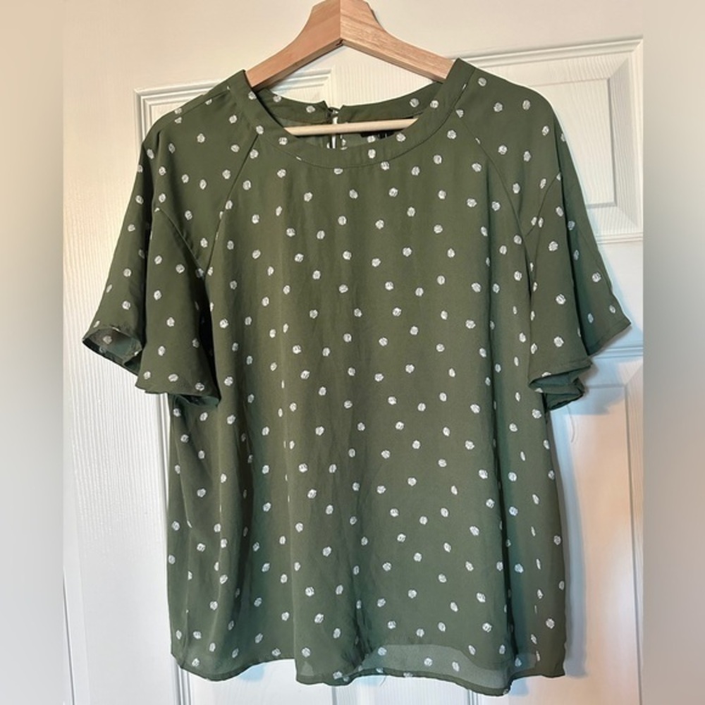 Sara Michelle polka dot top